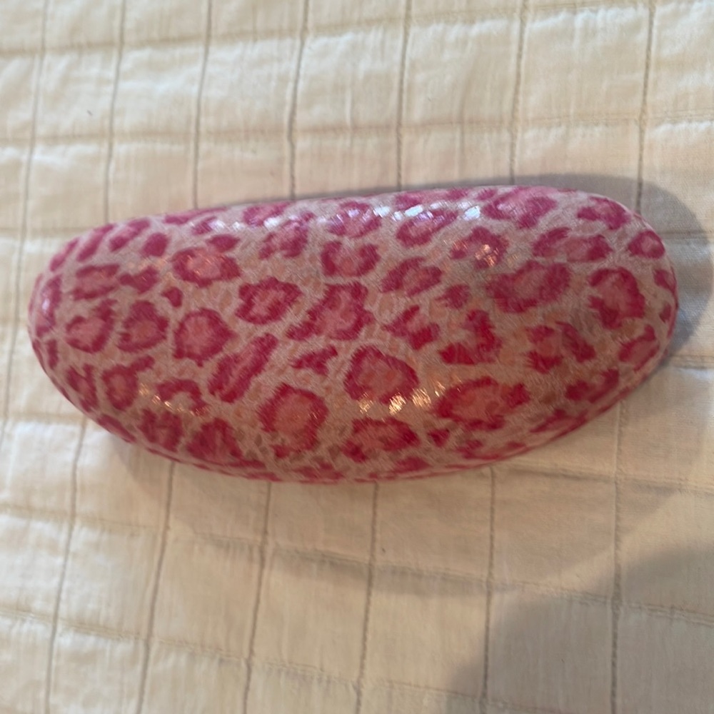 Mary Kay cosmetics sun eye glasses case leopard print pink leopard print fliptop